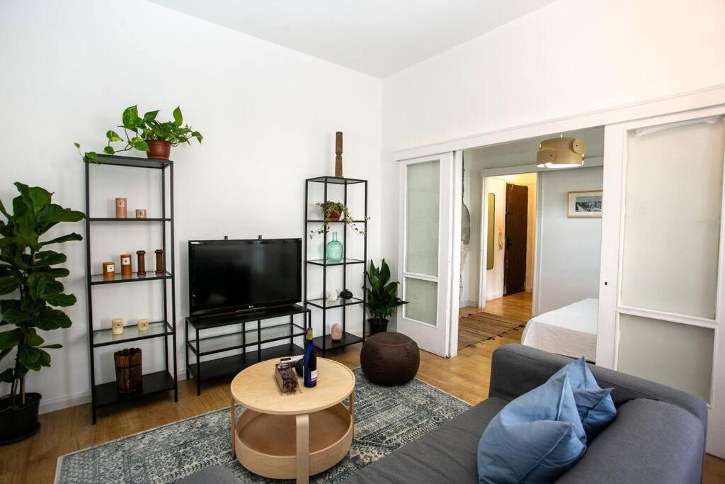 Beautiful 1br Tlv Flat Апартаменты *